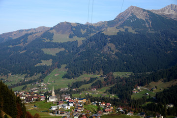 Fototapeta na wymiar Mittelberg - Kleinwalsertal - Allgäuer Alpen 