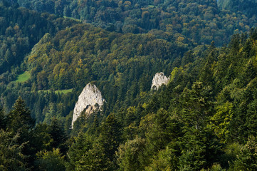 Beautiful panoramic view of the Pieniny National Park, Poland in sunny september day from Trzy Korony - English: Three Crowns © udmurd