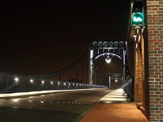 Obraz premium Kaiser Wilhelm Brücke beleuchtet