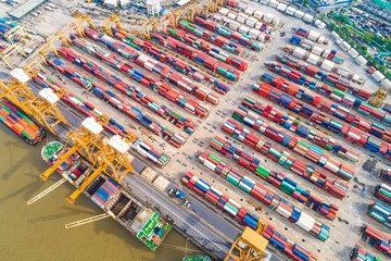 Obraz premium Cargo logistic container shipping with boat in city building