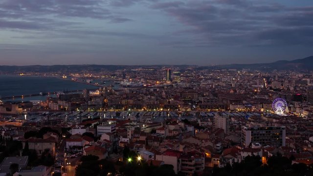 time lapse jour-nuit vue large de Marseille