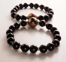 Eight-shaped black bead bracelets