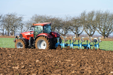 Traktor auf dem Feld