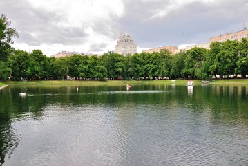 Fototapeta na wymiar Patriarch Ponds in downtown Presnensky District of Moscow, Russia