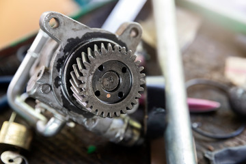 Obraz premium Car gear part on tray in the car repair garage.