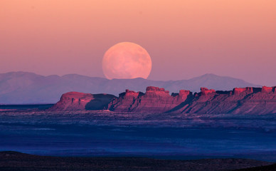 Monument Valley Moon Rising - obrazy, fototapety, plakaty