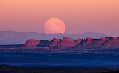 Fotobehang Monument Valley Moon Rising © dawn2dawn