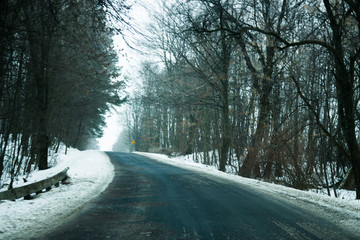 Droga zimą lód mróz jazda samochód
