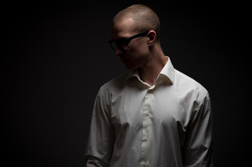 Obraz premium Office worker in formal clothes looks to the side