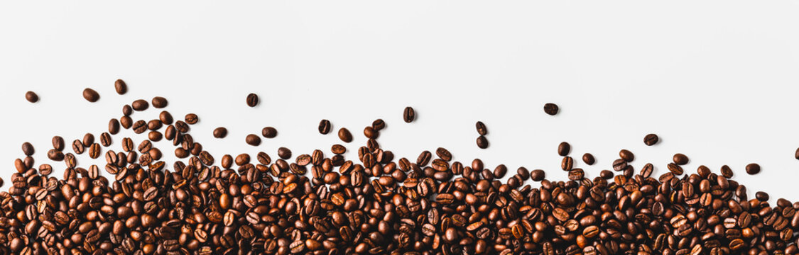 coffee beans on a white background © Fischer Food Design