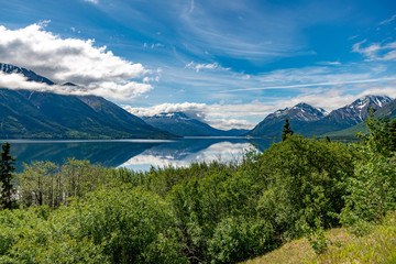 Fototapeta na wymiar Mountains reflecting in lake