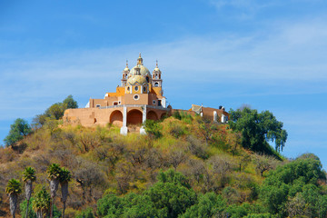 Church of Our Lady of Remedies on top of the the Great Pyramid of Cholula.
 - obrazy, fototapety, plakaty