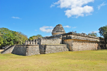 Fototapeta na wymiar El Caracol, the Observatory at pre-Columbian Maya civilization site of Chichen Itza. 