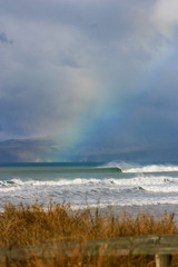 Olas y Arcoiris en New Brighton, New Zealand.