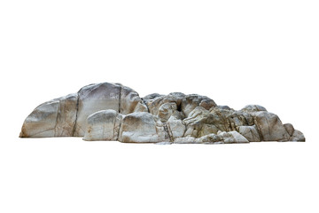 Pierre de falaise située dans une partie de la roche de montagne isolée sur fond blanc.