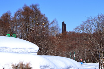 解体される百年記念塔の風景