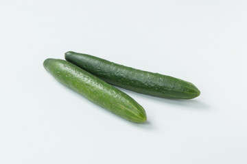 白背景にキュウリの集合