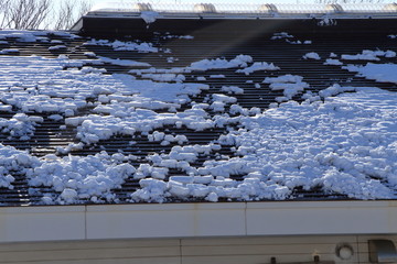 趣のある屋根の雪の形