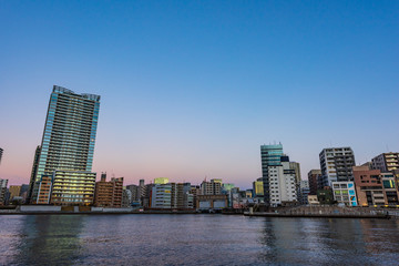 Obraz na płótnie Canvas 早朝の高層マンション群　The sky at daybreak in Tokyo, Japan