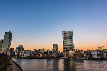 Obraz premium 早朝の高層マンション群 The sky at daybreak in Tokyo, Japan