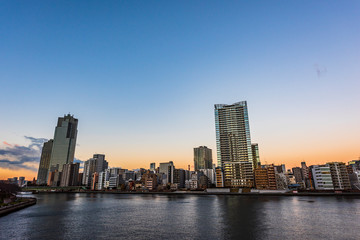 Fototapeta na wymiar 早朝の高層マンション群　The sky at daybreak in Tokyo, Japan