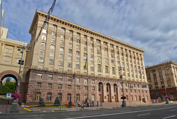 Naklejka premium Khreshchatyk, the main street of Kyiv, the capital of Ukraine and the building of the Kyiv City Council.
