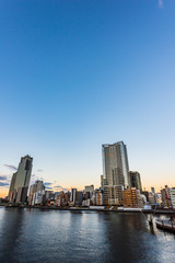 Naklejka premium 早朝の高層マンション群 The sky at daybreak in Tokyo, Japan