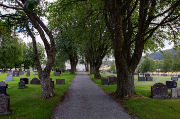 Iglesia con cementerio en Noruega