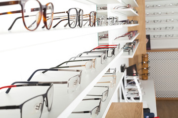 Corrective eye glasses