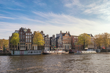 Obraz premium Amsterdam Holandia, panoramę miasta Holenderski dom na nabrzeżu kanału