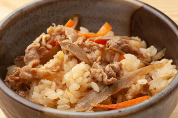 牛肉とごぼうの炊き込みご飯