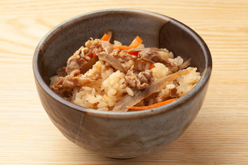 牛肉とごぼうの炊き込みご飯
