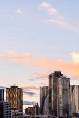 Fototapeta premium 早朝の高層マンション群 The sky at daybreak in Tokyo, Japan