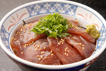 マグロの漬け丼