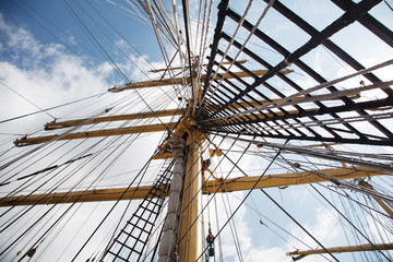 ship rigging ropes