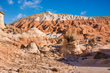 Fototapeta premium A child hiking among hoodoos sandstone formations in Utah, USA 