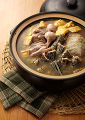 Delicious Chinese cuisine, chicken snake turtle quail soup