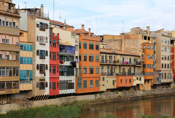 Fototapeta premium Colorful ancient houses and river Onyar in Girona