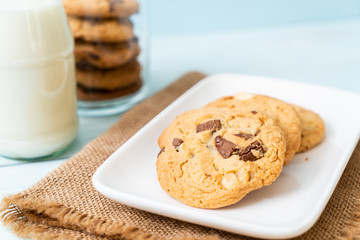 cookies with chocolate chips