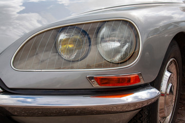 Phare sur v&eacute;hicule de collection (1972)