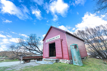 Obraz premium Iconic Red-Color house in Glenorchy, Queenstown, New Zealand