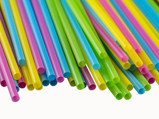 0641 Coloured straws, bundles on a white background