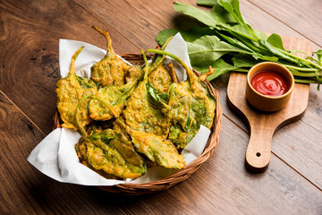 Crispy Palak/spinach Leaves pakoda or pakoda