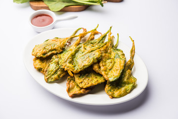 Crispy Palak/spinach Leaves pakoda or pakoda