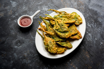 Crispy Palak/spinach Leaves pakoda or pakoda