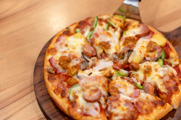 hot pizza dip tray of pizza toppings include ham, pork, paprika and vegetables, pizza, Italian food saurian. View from side