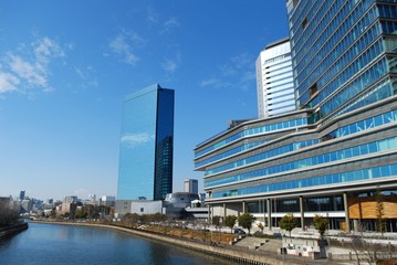 Naklejka premium ビル群と青空