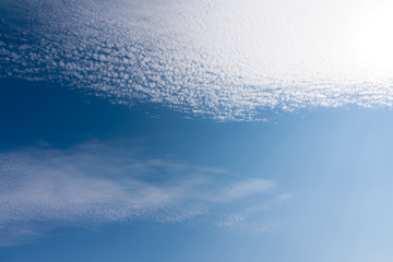 Obraz premium Textures surface pattern fresh bright colorful and beautiful of White clouds on blue sky in daytime, to nature background concept.