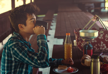 Preparing and eating a breakfast outdoor