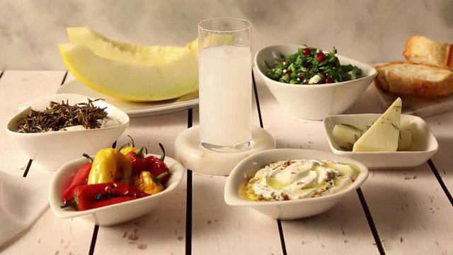 add ice cube to Turkish raki